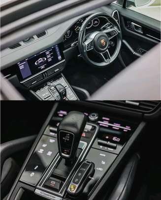 Porsche Cayenne Turbo 2020 4x4 image 6