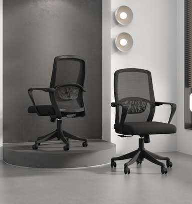Office chair: Mid-back ergonomic office seat image 2