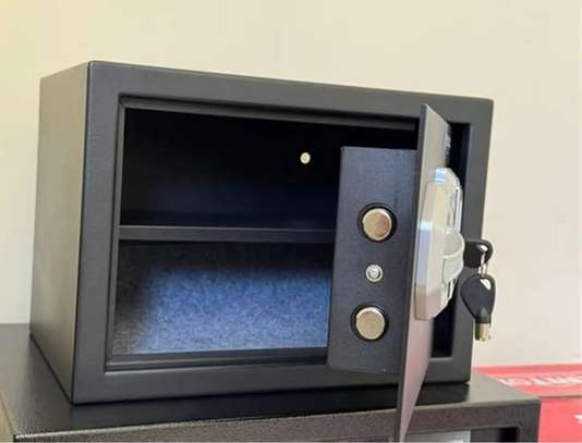 28kg Fireproof Office Safe with Secure Lock image 2