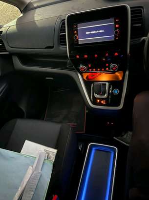 Nissan Serena epower white 2019 image 4