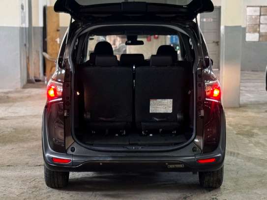 Toyota Sienta hybrid 7seater 2019 image 11