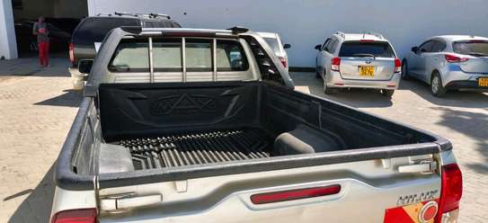 toyota hilux single cab used image 4