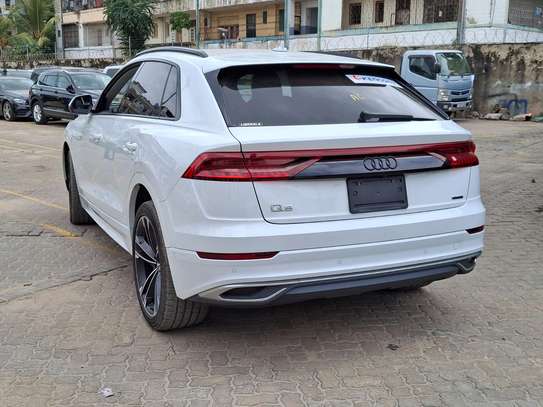 Audi Quattro Q8 2019 Sunroof image 12