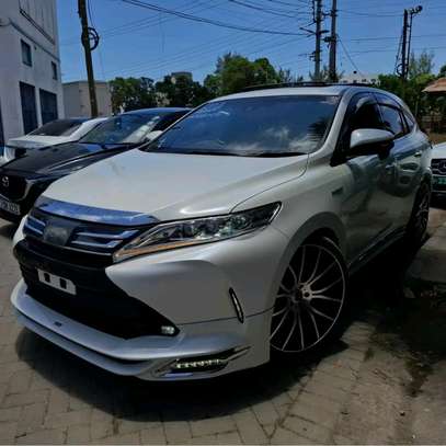 Toyota Harrier White hybrid 2018. 2wd image 7