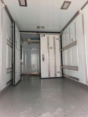 Isuzu Elf NPR85 freezer image 8