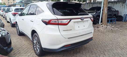 Toyota Harrier white 2018 Beige interior image 6