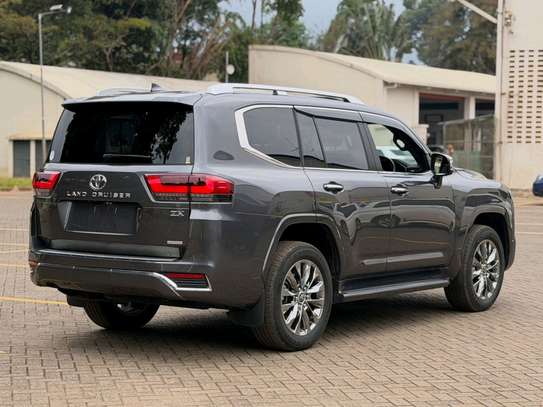 2023 Toyota LandCruiser ZX Petrol image 4