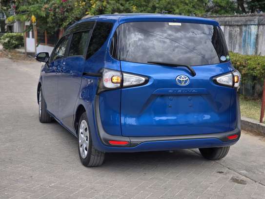 Toyota Sienta Blue 2018 2wd image 9