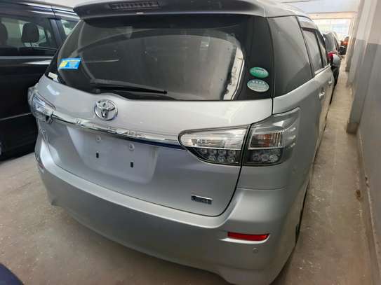 Toyota wish silve image 5