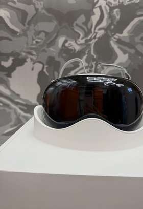 Apple vision pro 512GB image 2