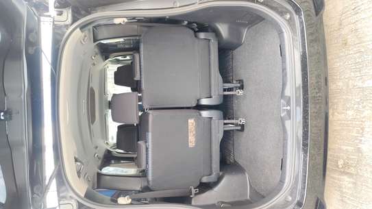 Toyota Voxy Black 2018 Si image 7