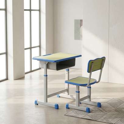 Kids Furniture : Adjustable Kids Desk and Chair Set image 3