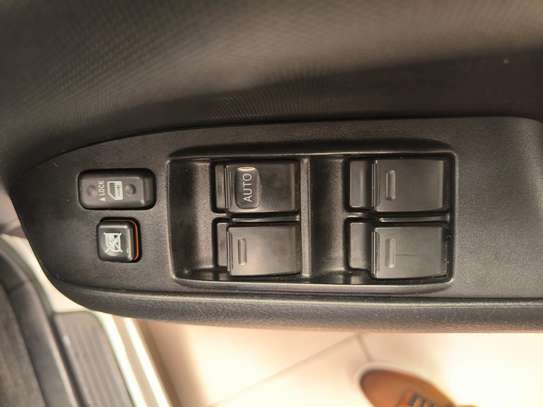 Toyota succeed TXG hybrid image 10