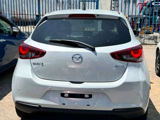 Mazda 2 Silver Hatchback Compact Efficient City Car image 10