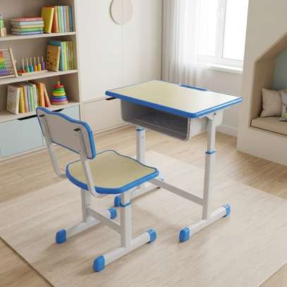 Kids Furniture : Adjustable Kids Desk and Chair Set image 2