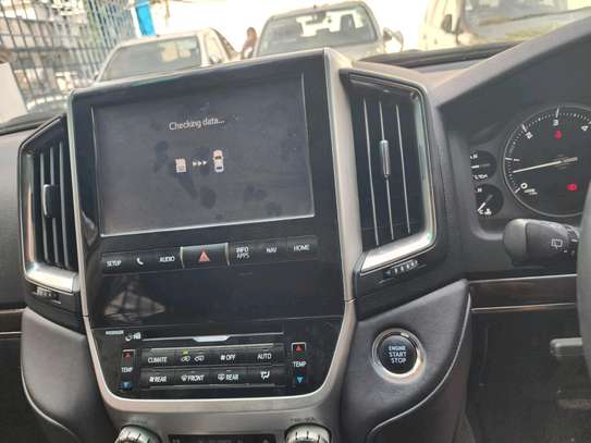 Toyota Land cruiser prado VXL white color 2018 image 2