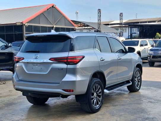Toyota fortuner silver colour image 6