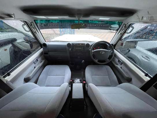 TOYOTA LANDCRUISER PICKUP DOUBLE CABIN 2018MODEL image 6