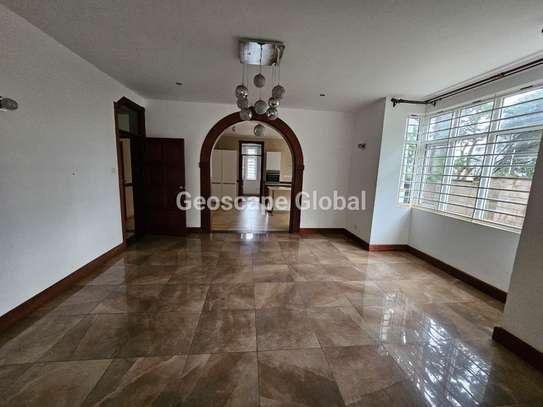 5 Bed House with En Suite in Rosslyn image 8