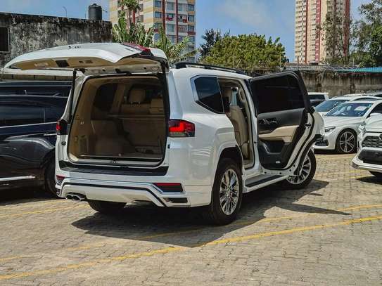 Toyota land cruiser Zx Sunroof 2022 image 11