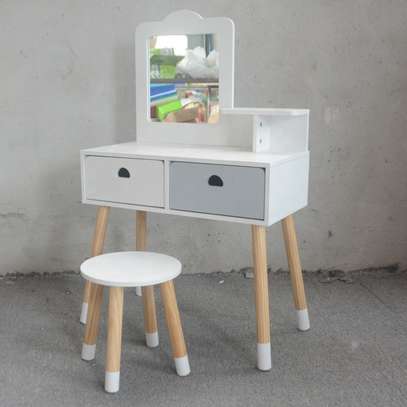 Dresser: White Dressing Table With Drawers In Ikonge image 7