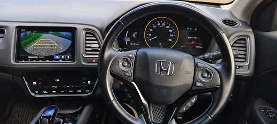 Honda vazel hybrid 1500cc fully loaded black color 2018. image 9
