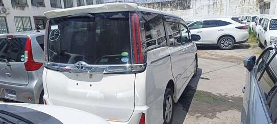 Toyota Noah WxB White Non hybrid 2018 image 8