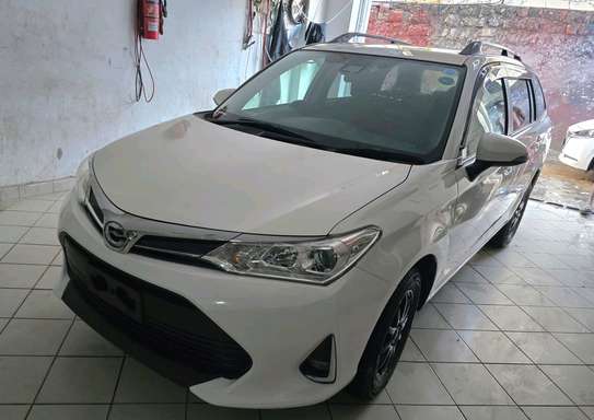 Toyota corolla Fielder White 2019 2WD image 2