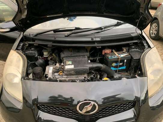 Toyota Vitz 2010 1300cc image 7