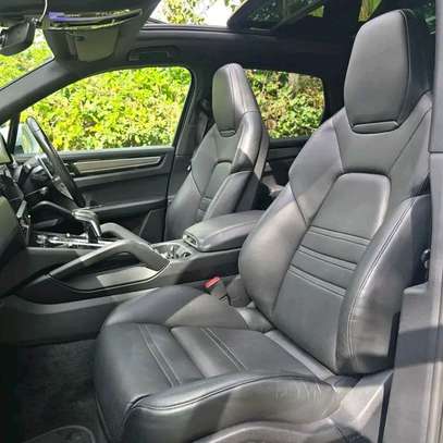 2018 Porsche cayenne image 9