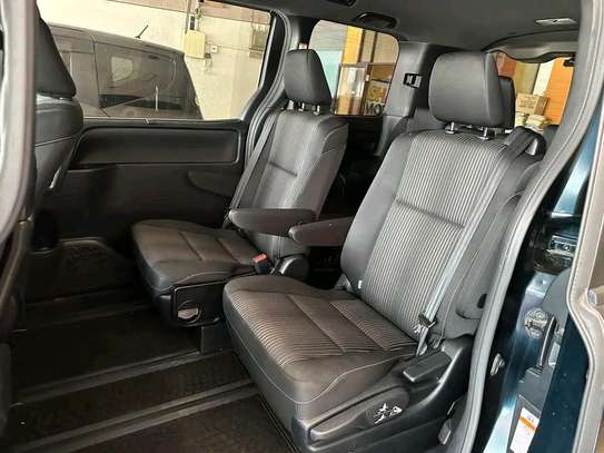Toyota Noah  wxb image 3