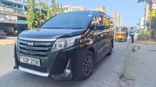TOYOTA NOAH WXB 2017 8 SEATER image 3