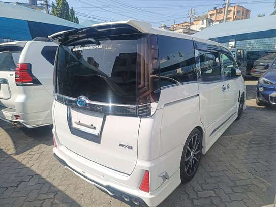 Toyota Noah hybrid WXB 2019 SI image 11