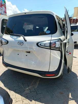 Toyota Sienta  2018 image 7