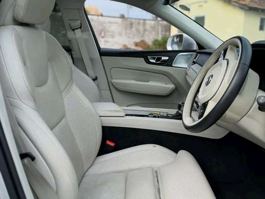 2019 VOLVO XC90 D4 image 7