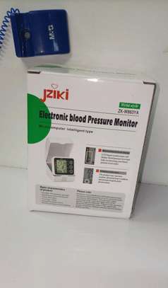 Accurate wrist blood pressure monitor machine image 2