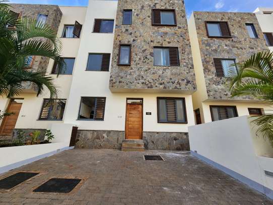 4 Bed Townhouse with Swimming Pool in Thika Road image 1