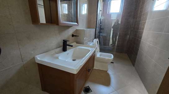 3 Bed Apartment with En Suite in Parklands image 2