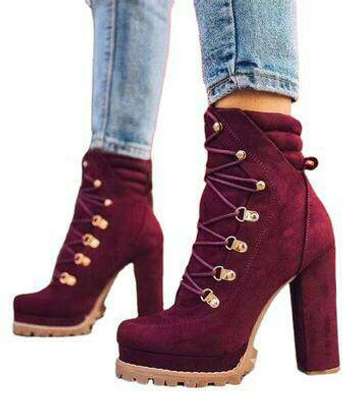 LADIES ANKLE BOOTS image 2