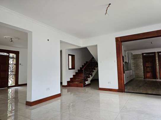 6 Bed House with En Suite at Rosslyn image 32