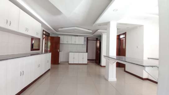 5 bedroom house for rent in Nyari image 3