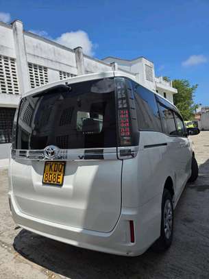 TOYOTA VOXY si 2 wheel 2017model image 3