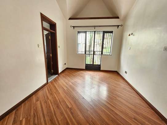 4 Bed Townhouse with En Suite in Spring Valley image 28