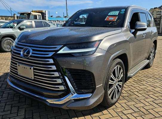 2024 Lexus LX600 image 2