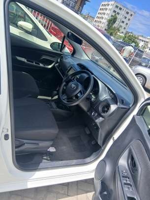 Toyota Vitz 1000cc white image 5