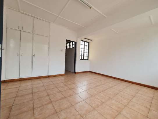 800 ft² commercial property for rent in Westlands Area image 8