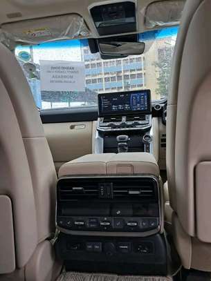 Toyota Land cruiser ZX V8 LC300 2023 image 5
