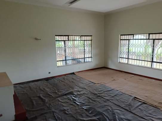 5 Bed House with En Suite at Nyari image 10