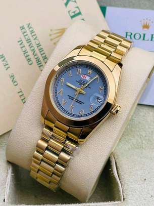 *Brand-Rolex*

Quality-7a
Gender- Ladies
High Quality 
Quartz movement 
Day&date working 
Rolex lock? 
Glass-Sapphire 
Luxury watch style
Original model image 2
