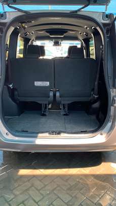 Toyota noah new image 3